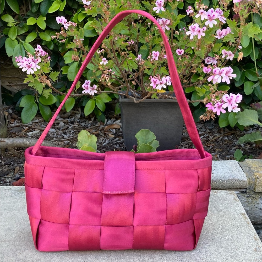 EXUC Razzleberry Baguette by Harveys Seatbelt Bags.